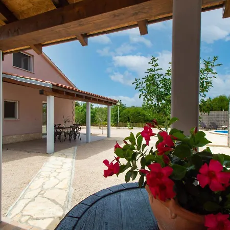 Nina By Interhome Szybenik